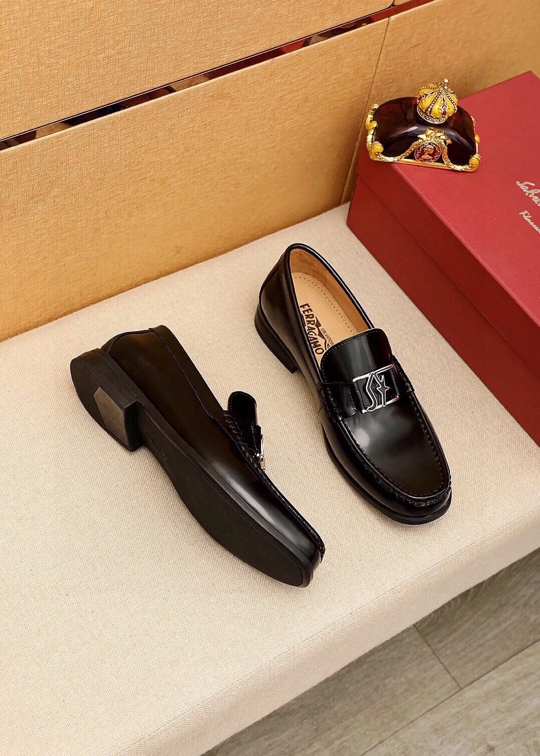 Men's shoes 💰480 💐 Product trademark: Ferragamo "Ferragamo" casual leather shoes Regular size: 38-44 (45🉑️customized) Product materials: Selected imported first-layer open-edge beaded cowhide leather upper + luxury hardware buckle, imported water-dyed cowhide leather lining. Strong three-dimensional visual effect, original outsole color: 3⃣️seed leather materials available